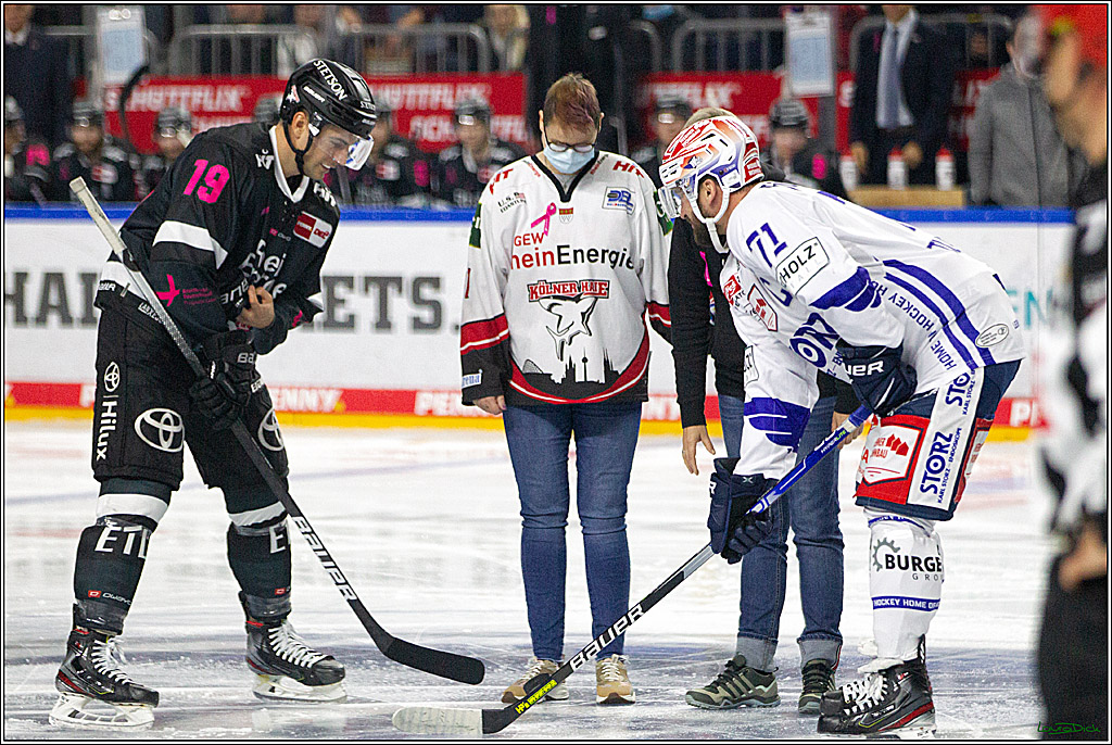PENNY DEL;  Koelner Haie - Schwenninger Wild Wings; Koeln, 08.10.2021